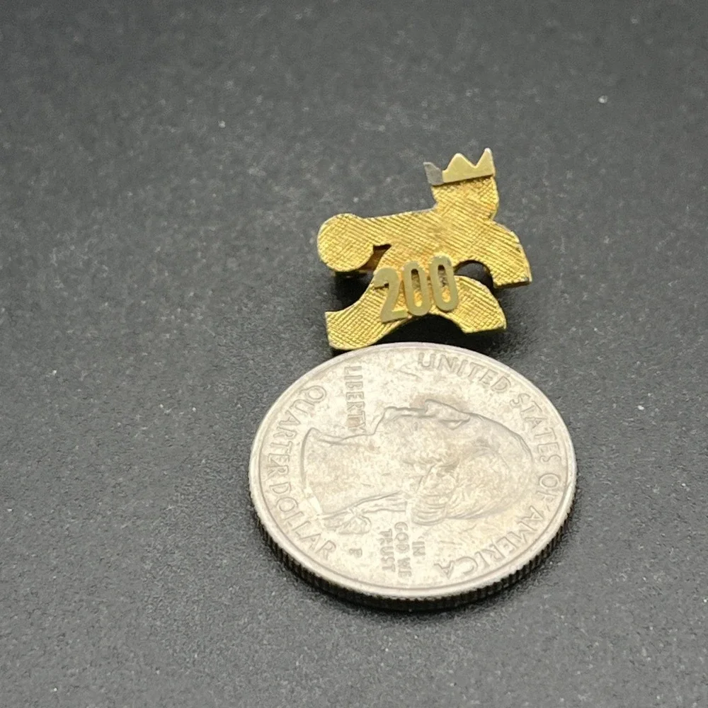 Bowling‎ 200 Award Man In Crown Gold Tone Lapel Hat Pin